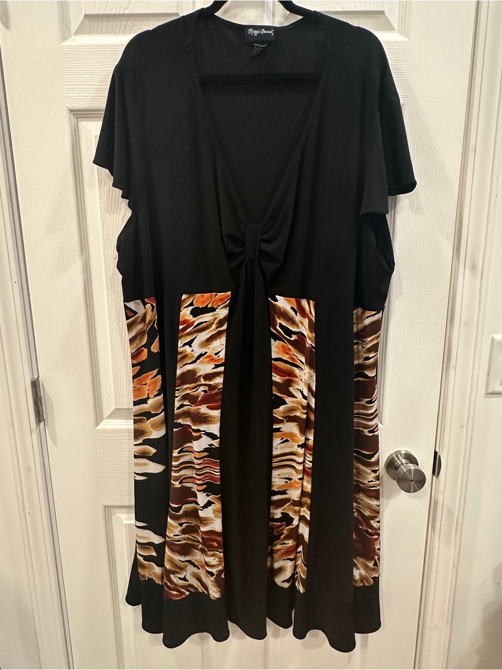 Maggie Barnes black abstract panel shift dress V-neck ruffle sleeve size 5X EUC